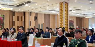 Các đại biểu dự hội nghị. 