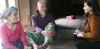 Phóng viên Nguyễn Thị Lệ Minh trong một lần đi tác nghiệp.