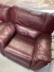 2 ELECTRIC LEATHER RECLINERS
