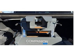 B&W 5TH WHEEL TRAILER HITCH W/SLIDER - $900