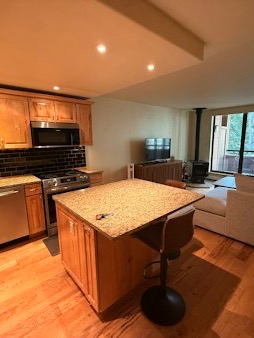 One Bedroom one bath top floor updated Hunter Creek unit for rent