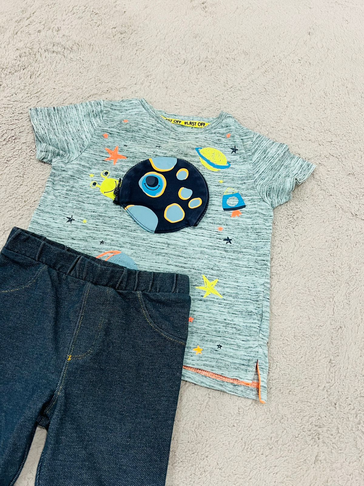 Baby t-shirt with jeans 