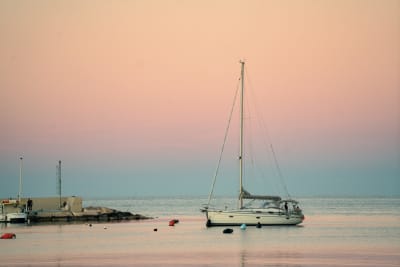 BARCA A VELA IN RADA 3