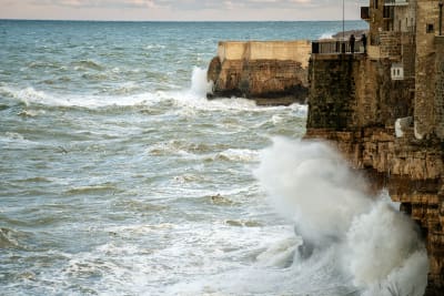 BURRASCA A POLIGNANO A MARE 8
