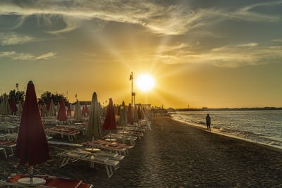 L'ETERNITA' E' IL MARE MISCHIATO COL SOLE