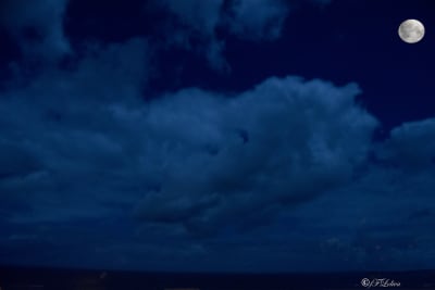 Luna piena tra le nuvole 6