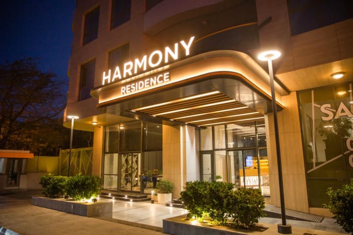 קומפלקס Harmony Residence - מערכת אינטרקום IP של BAS-IP בכניסה לבניין מגורים