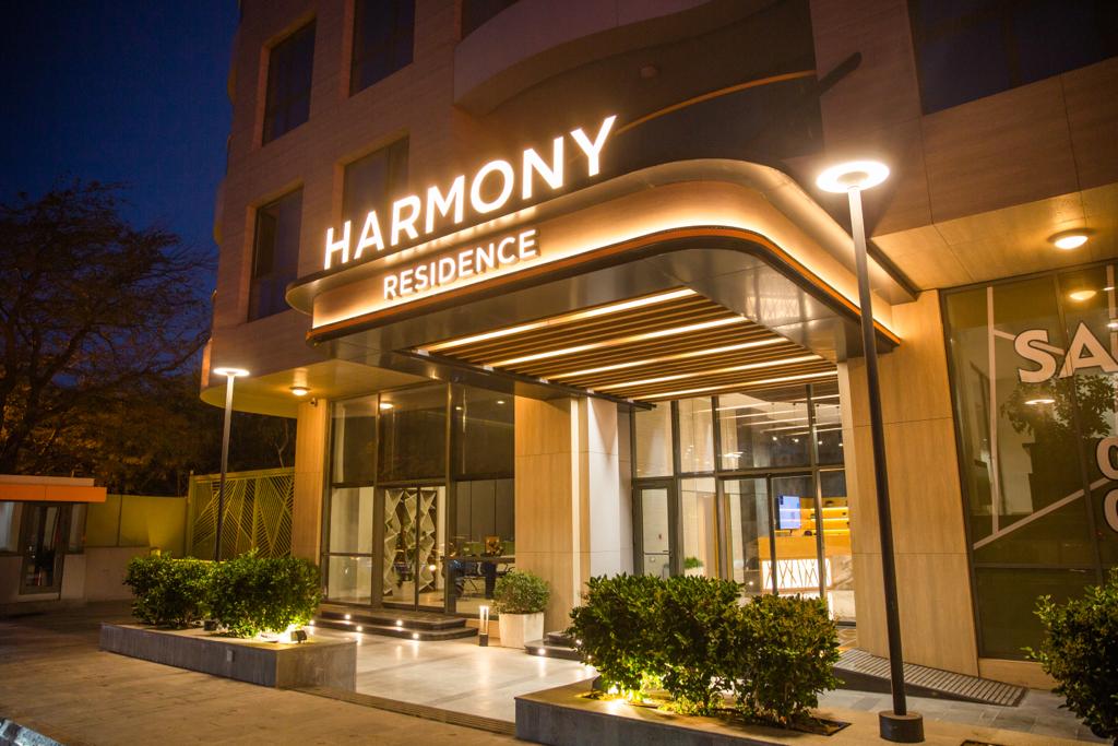 קומפלקס Harmony Residence - מערכת אינטרקום IP של BAS-IP בכניסה לבניין מגורים
