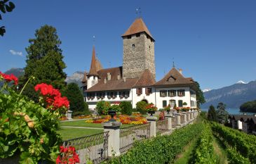 Châteaux et lacs dans l'ouest de la Suisse