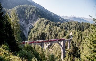 Erleben Sie pure Vielfalt bei einer Bahnrundreise durch die Schweiz