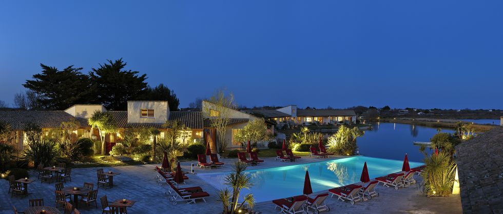 Panormaansicht bei Nacht Hotel L'Estelle en Camargue