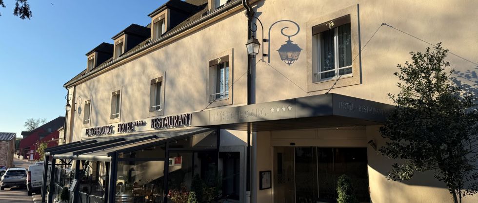 [Translate to English] Aussenansicht Hotel Le Richebourg Vosne Romanée