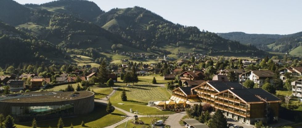 Hotel Cailler - Charmey - Aussenansicht Sommer