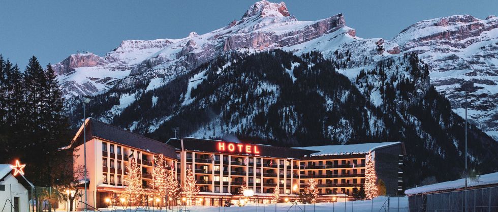 The Glacier Hotel aussen Ansicht Winter