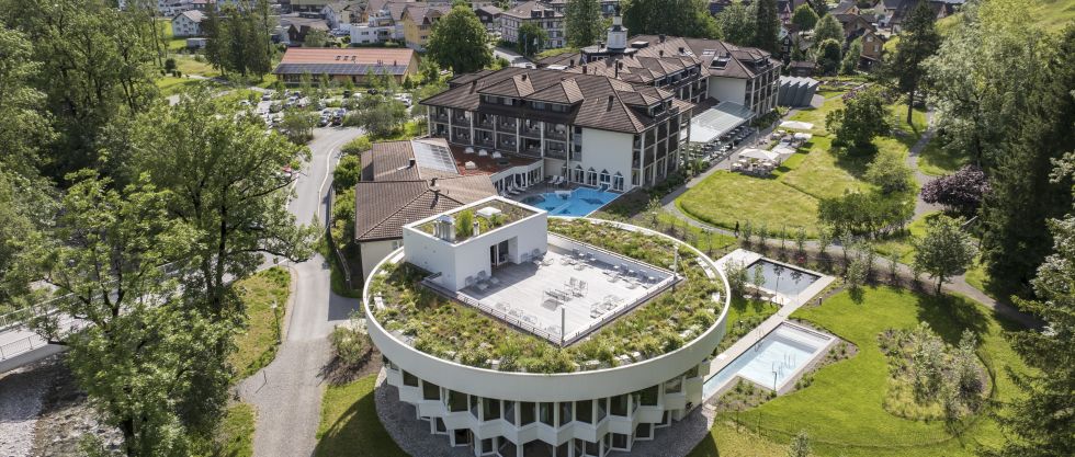 [Translate to English] Aussenaufnahme mit Bäder