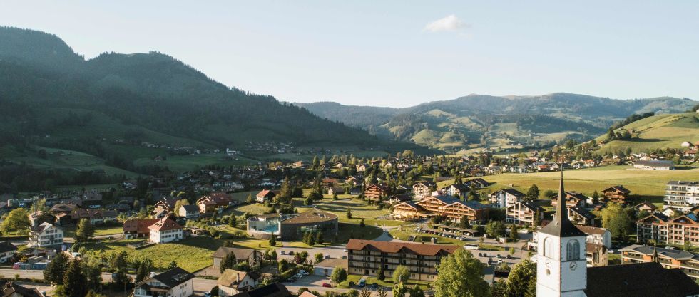 Hotel Cailler - Charmey - Aussenansicht Sommer
