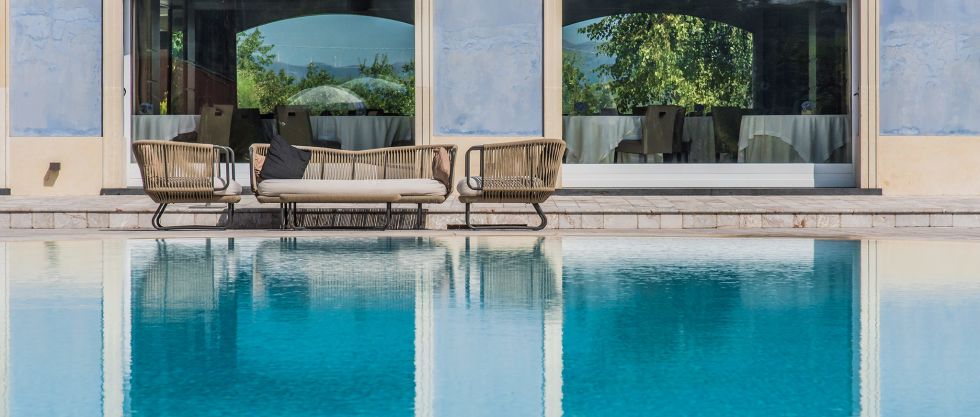 Ourdoor pool of Villa Neri Resort & Spa