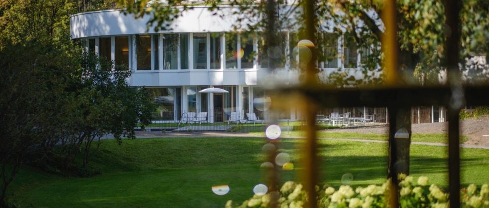 [Translate to English] Neues Badehaus Hof Weissbad mit Garten