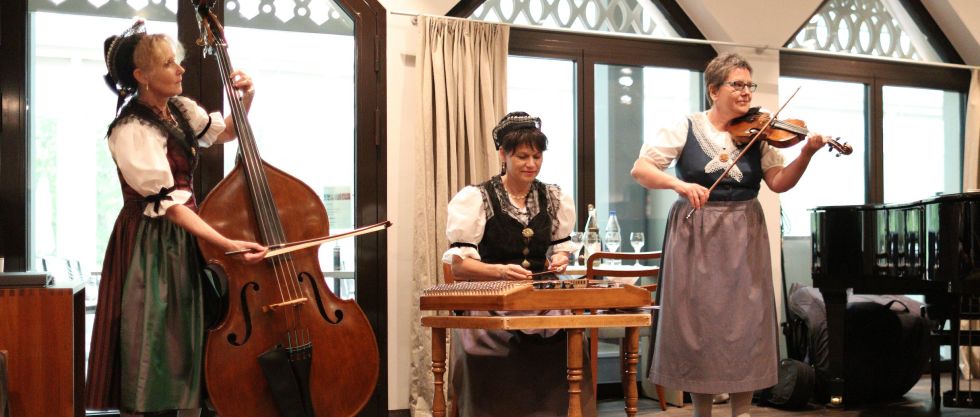 [Translate to English] Appenzellerabend Hotel Hof Weissbad