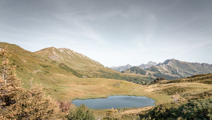 Col du Pillon-Lake Retaud-Lake Arnen-Feutersoey