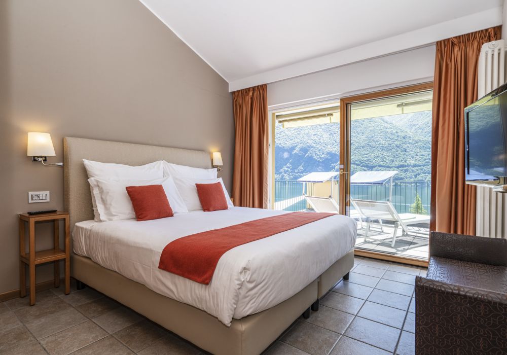 Panorama Suite with Terrace &amp; Great Lake View UPR