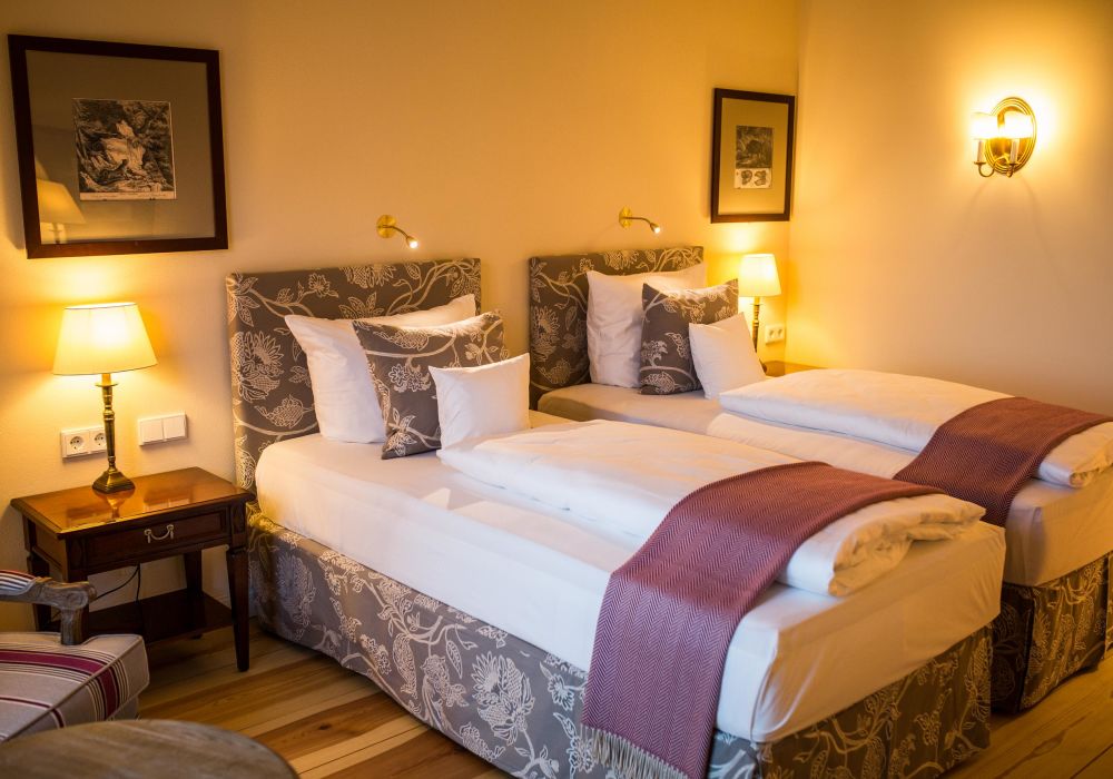 Doppelzimmer mit King Size Betten und Dusche