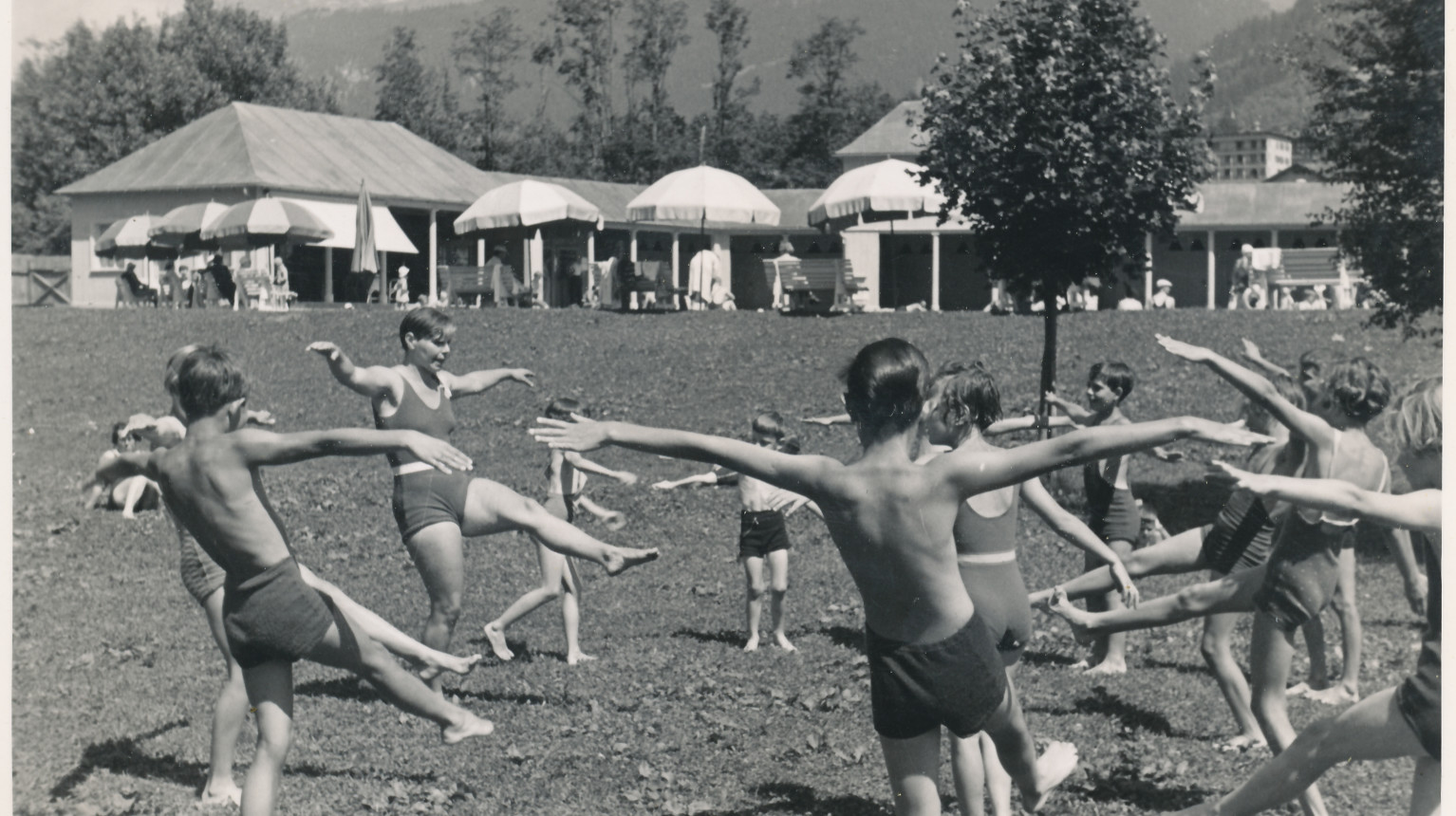 Bewegung an der frischen Luft. Undatierte Aufnahme (Archiv Verein Klosters Tourismus / Fotostiftung Graubünden).