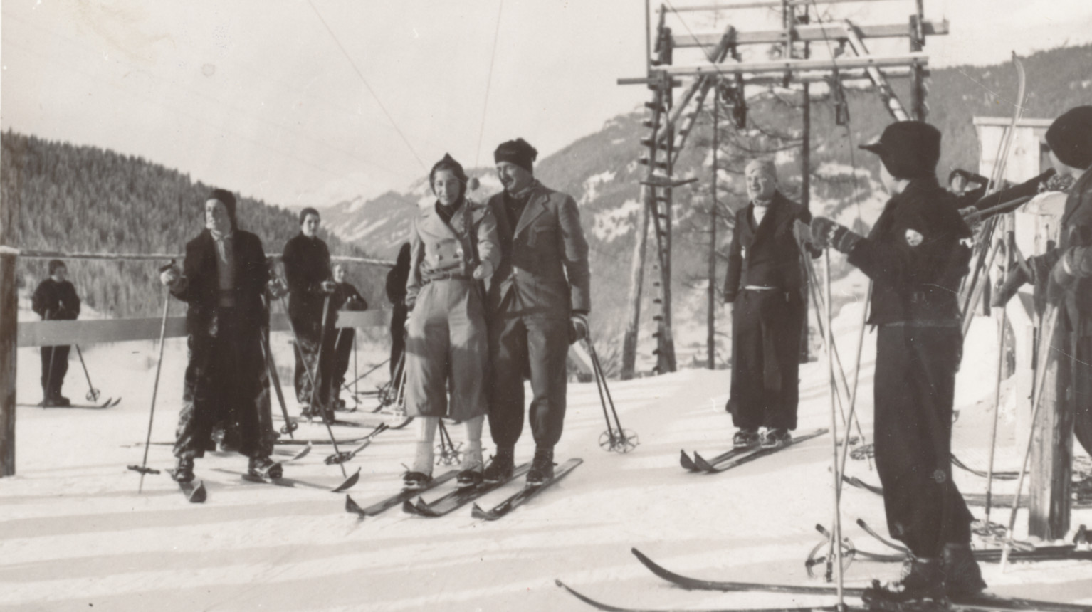 Eröffnung des Skilifts Selfranga im Jahr 1938 (Archiv Verein Klosters Tourismus / Fotostiftung Graubünden).