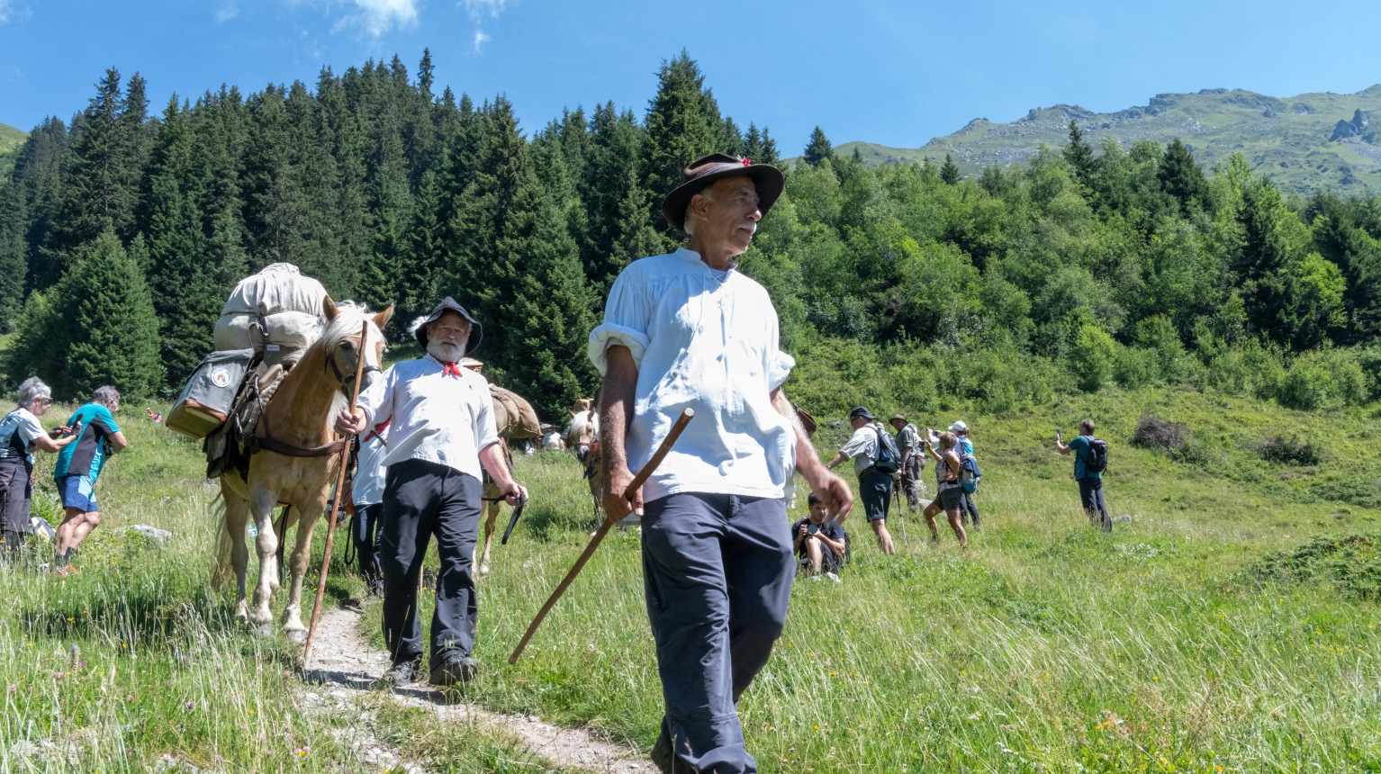 Entry of the muleteers into Schlappin (photo Hitsch Rogantini, 16 July 2022 ).