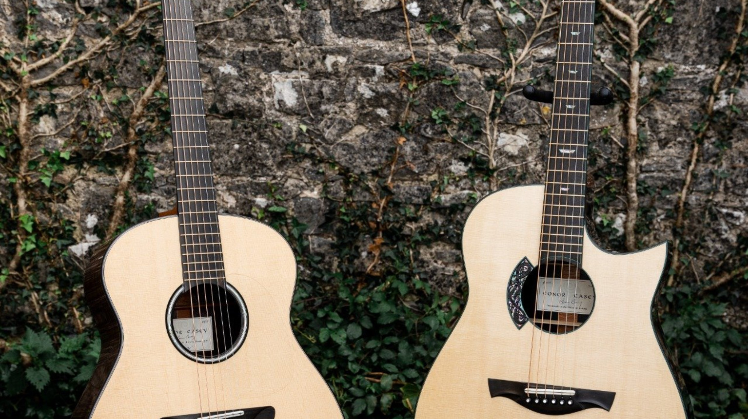 The tonewood from the woods of Grisons on its way all over the world: from Switzerland to Finland, South Africa, and Australia. The photo shows two guitars of an Irish guitar maker (photo Conor Casey, Ireland).