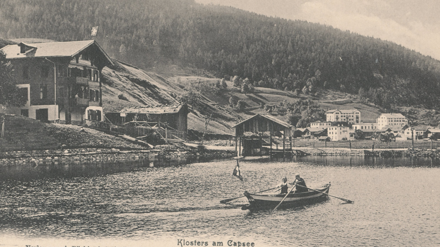 Boat on Capp Lake, publisher A. Büchi Klosters (Archive Klosters Tourism Association / Photo Foundation Graubünden, undated).