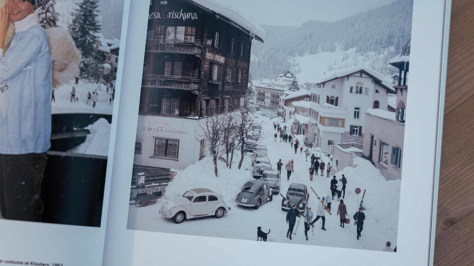 In the publication “KLOSTERS”, the microcosm that has emerged by linking the international post-war generation with local Walser culture becomes tangible and very concrete.