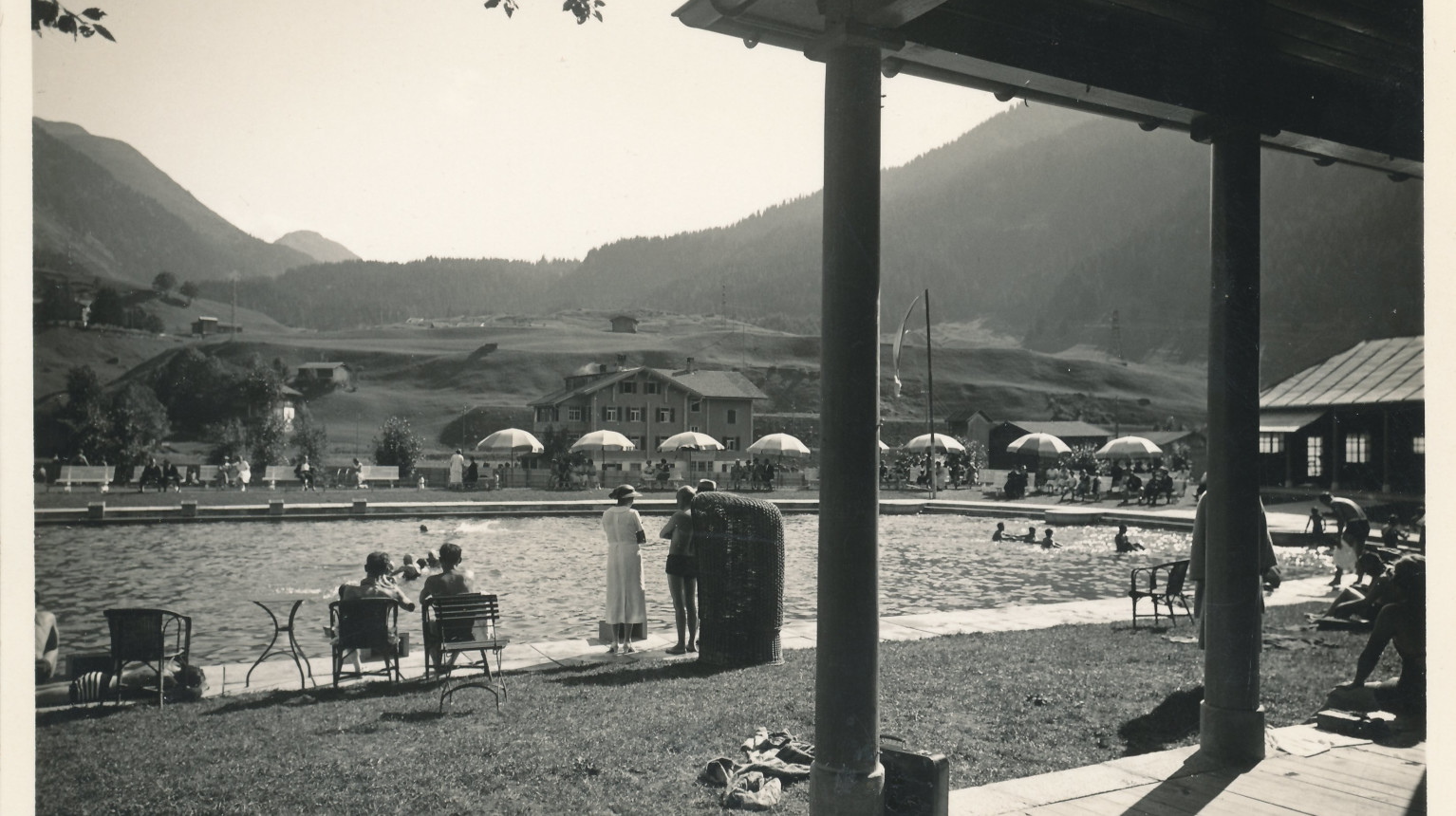 The bathing facility with view to Selfranga (Archive Klosters Tourism Association / Photo Foundation Graubünden, undated photo).