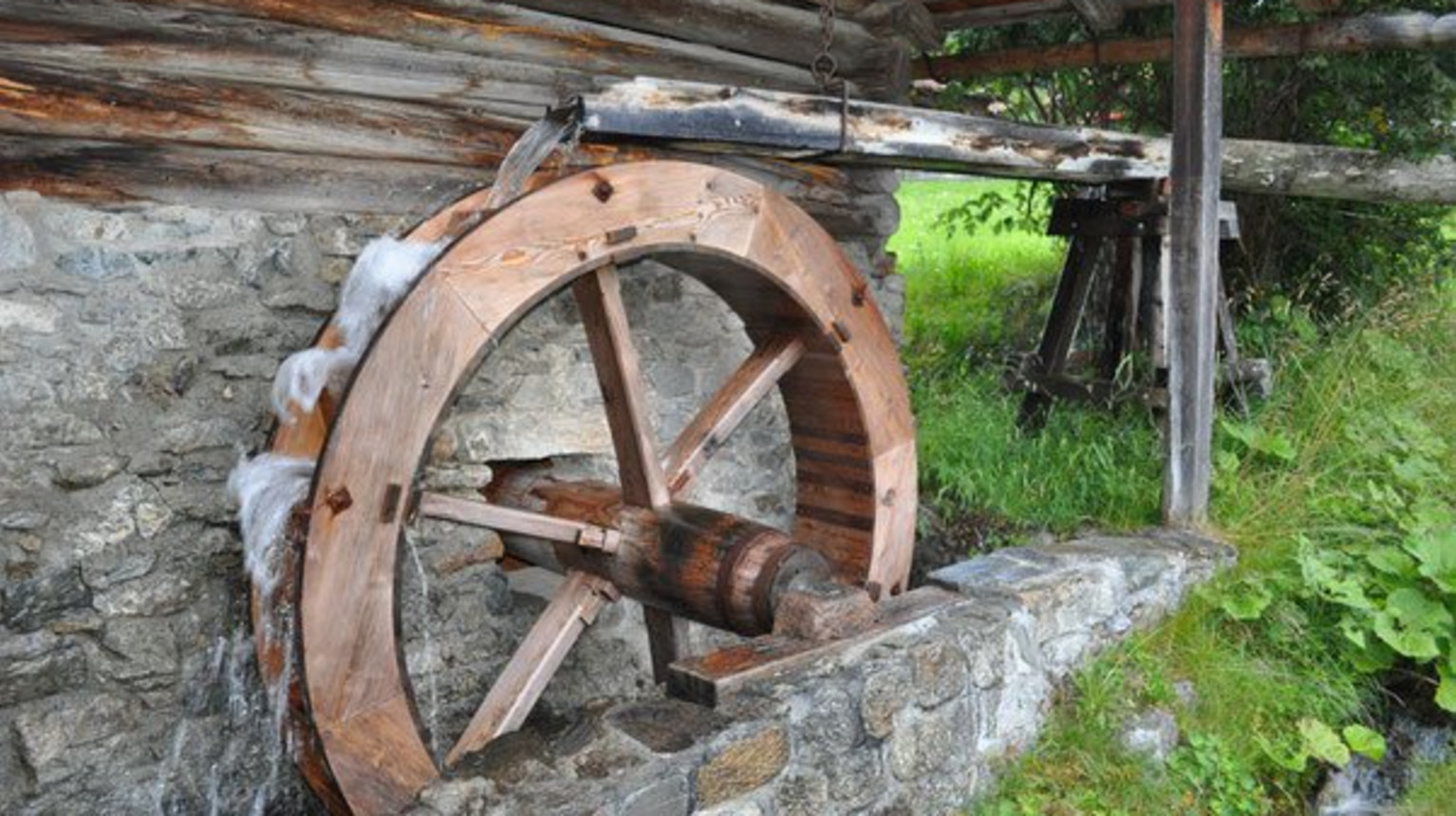 Since the 1980ies, the mill has been renovated in several stages. It has been functional again since 1997.