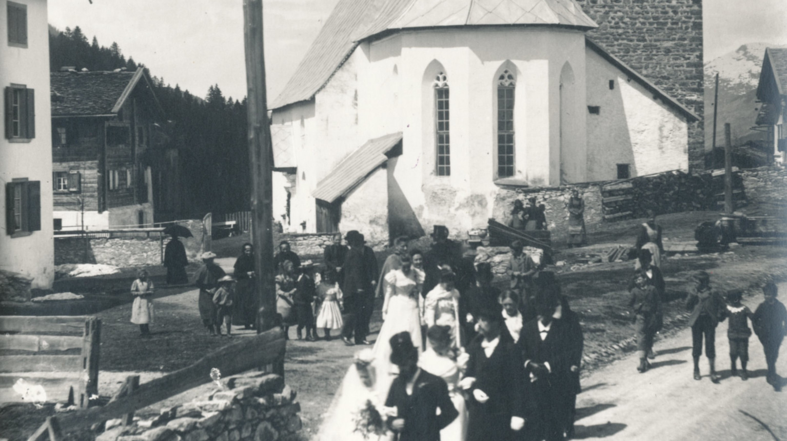 Summer wedding (Archive Klosters Tourism Association / Photo Foundation Graubünden, 1895).