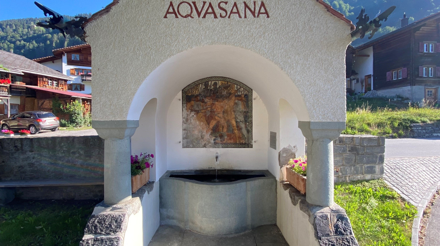 The Swiss Heimat-style Aquasana monument in Saas, inaugurated in 1915 (photo Christoph Luzi).