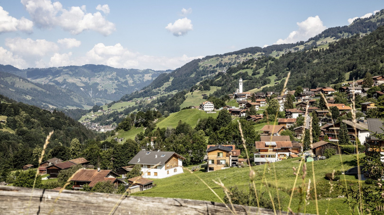 Saas, the village on the sun terrace (photo Andrea Badrutt).