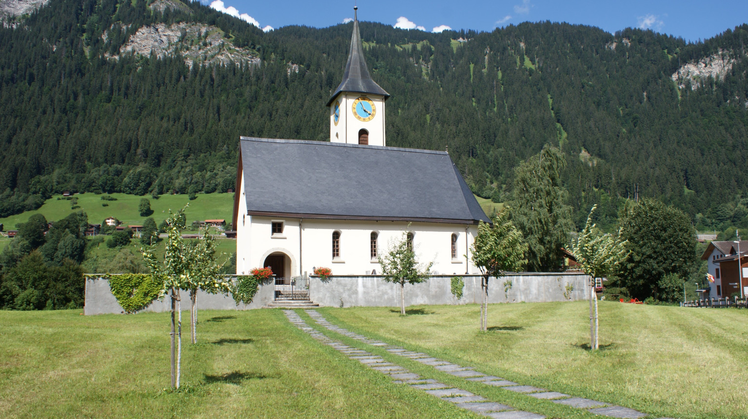 The church of St. Sebastian, built in 1497 (photo Pro Serneus, 2016).