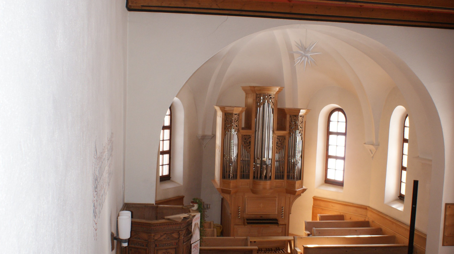 View inside the church (photo Pro Serneus, 2016).