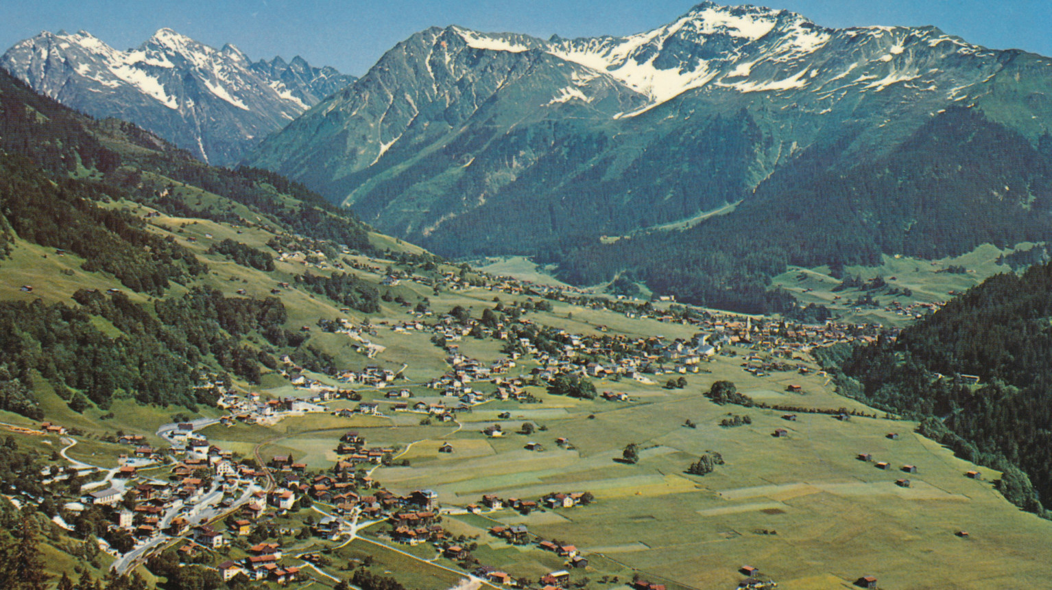 The view over the Boschga towards Gatschiefer, after 1966 (Archive Klosters Tourism Association / Photo Foundation Graubünden).