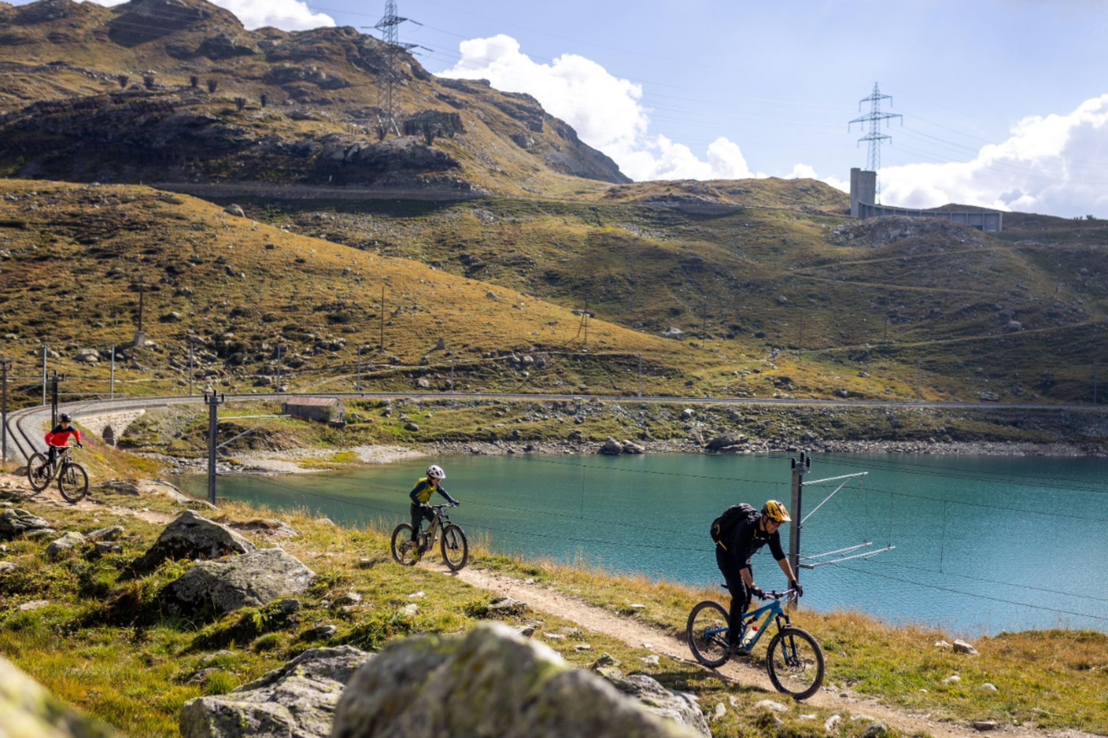 Lago Bianco Trail