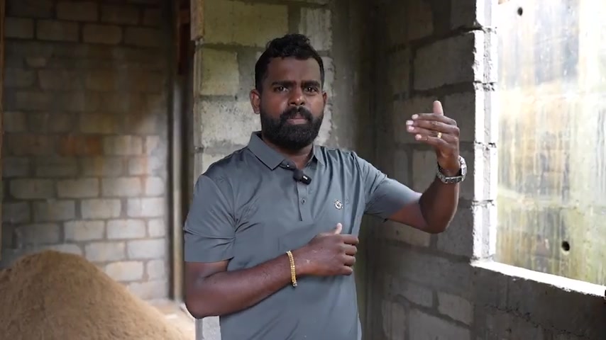ஜன்னல் திறப்பின் மேல் கான்கிரீட் லிண்டல் அமைக்கப்பட்ட காட்சி — சுவர் விரிசல் தடுக்க லிண்டல் அவசியம்