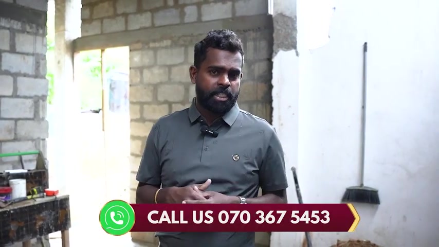 WHITEON BUILDERS நிறுவனத்தின் கட்டுமான நிபுணர் தொடர்பு தகவலுடன் பேசும் காட்சி — சுவர் விரிசல் தடுக்க தொழில்முறை வழிகாட்டுதல்