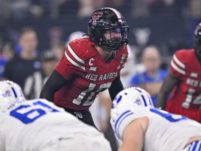 Giardi: Linebacker might be a need for the Patriots sooner rather than later; Dobbs out, OT Hudson in