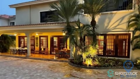 Casa en Samborondón por $580.000 más $255 de alícuota
