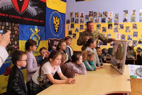 Хто захищає наше дитинство: особливий урок патріотизму для школярів