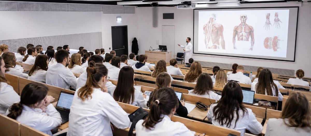 MBBS in Second Faculty of Medicine, Charles University campus