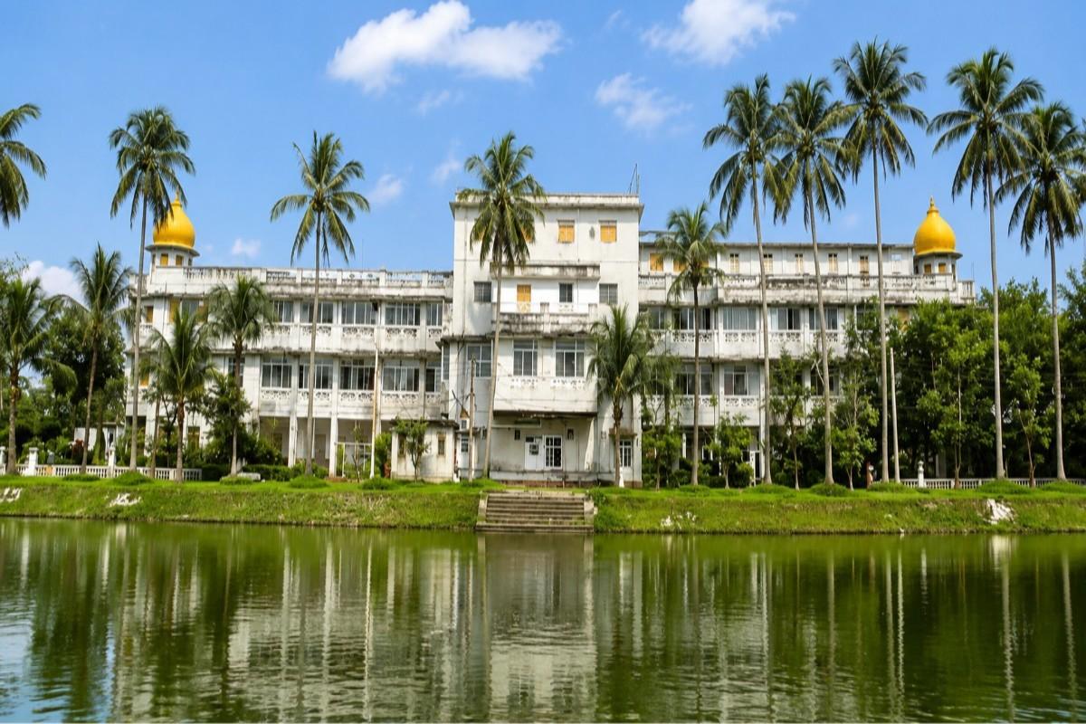 MBBS in Kumudini Women's Medical College campus