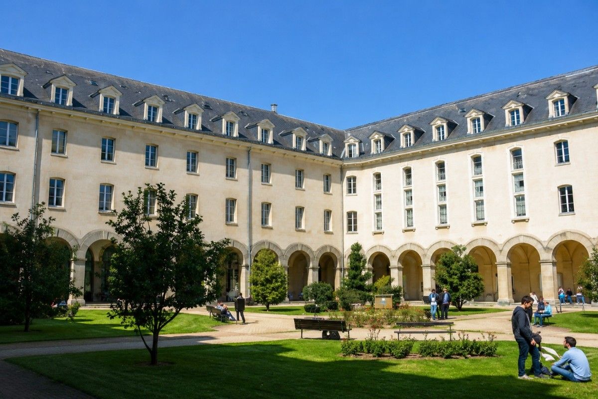 "Faculté de Médecine de Rennes Université de Rennes Campus"