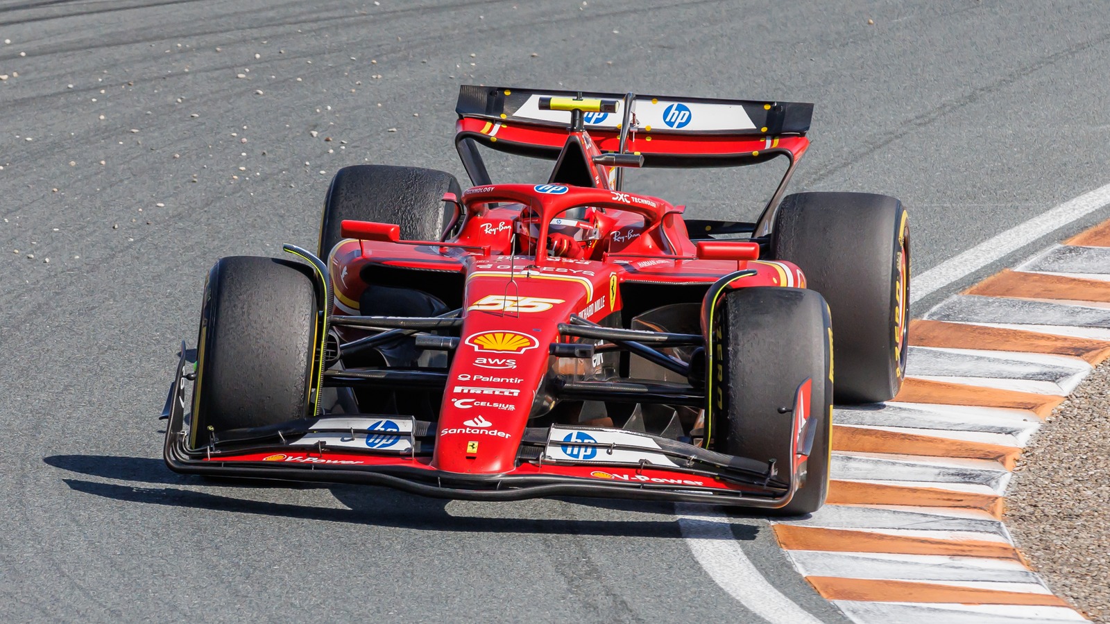 Russell toma la pole en Barcelona y pone a Mercedes al frente de la F1